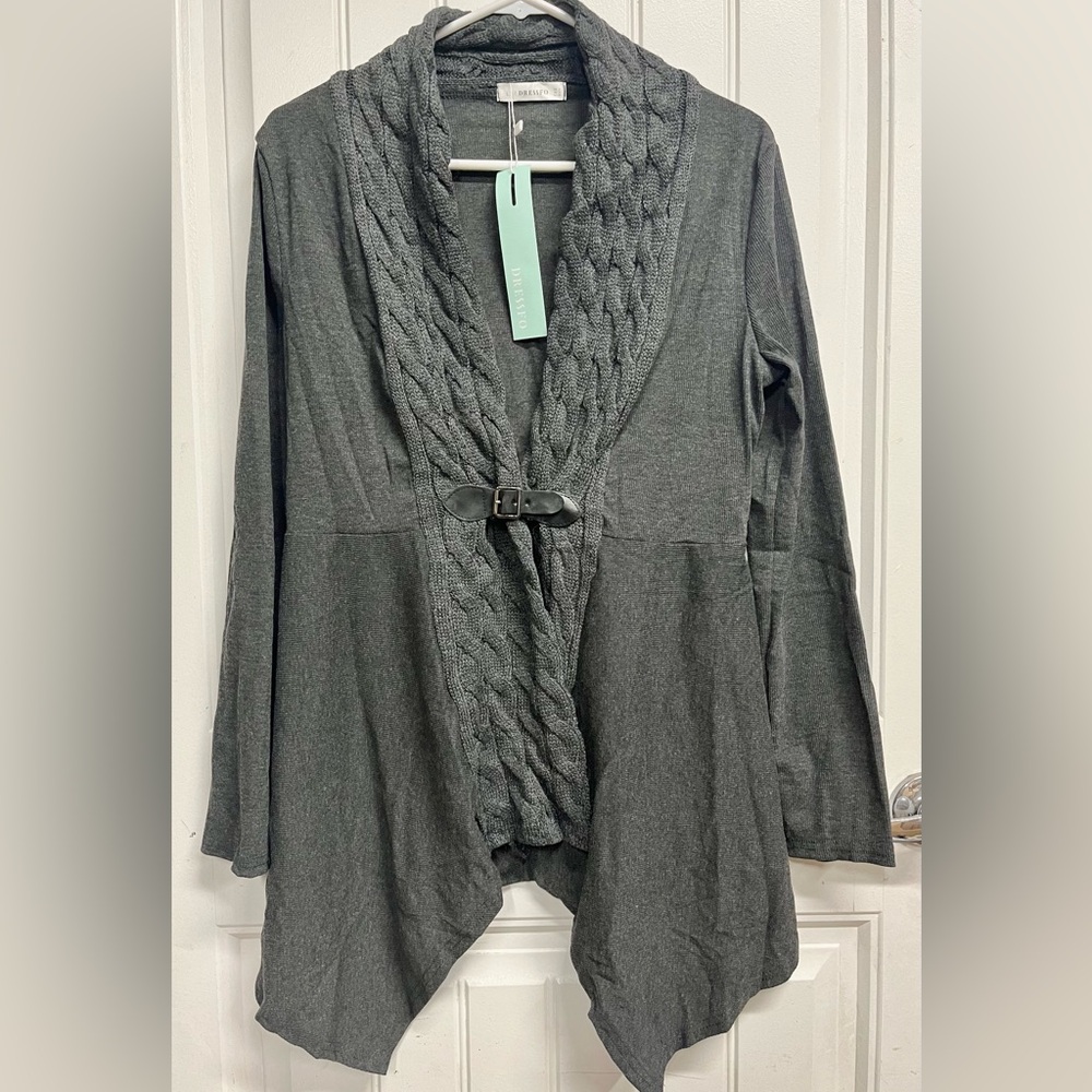 Women’s Dressfo gray knit cardigan sweater with belt closure. Size 8